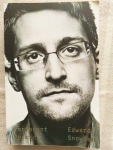 Yang Abadi Adalah Jejak Digitalmu. Review Buku Permanent Records oleh Edward Snowden